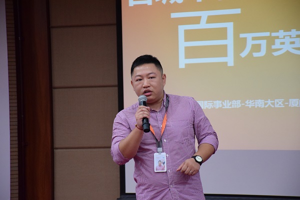 深圳携创技工学校校长伊俊宏,厦门理工学院商学系教授姜红波,上海电子